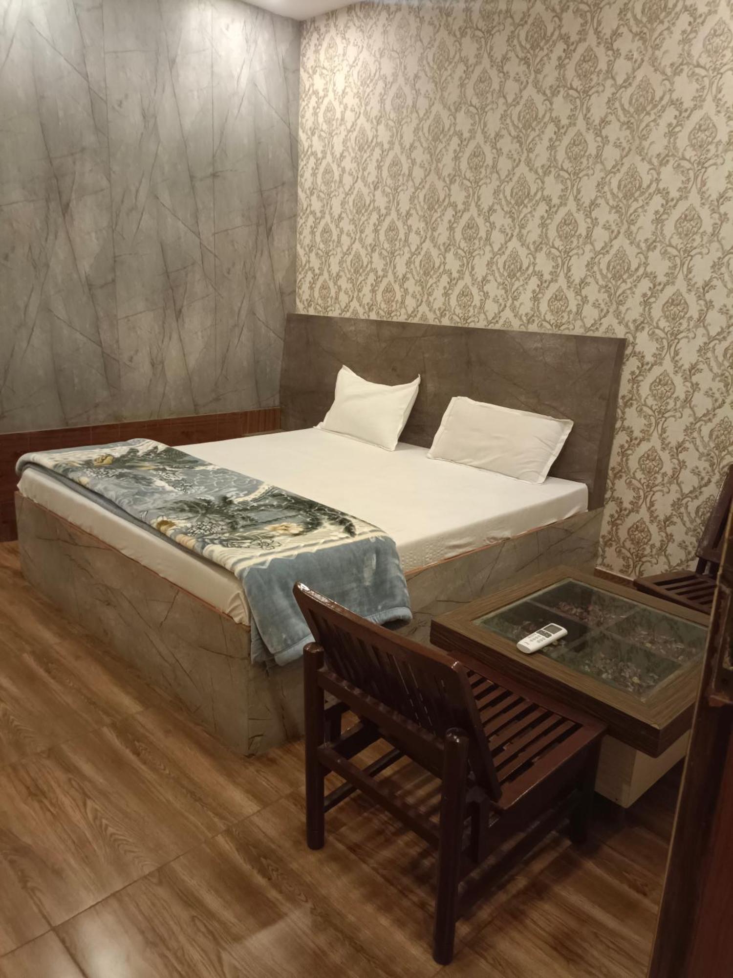 The Aura Grand Hotel & Banquet - A Unit Of Sitara Kollection Hotels Rohtak Екстер'єр фото