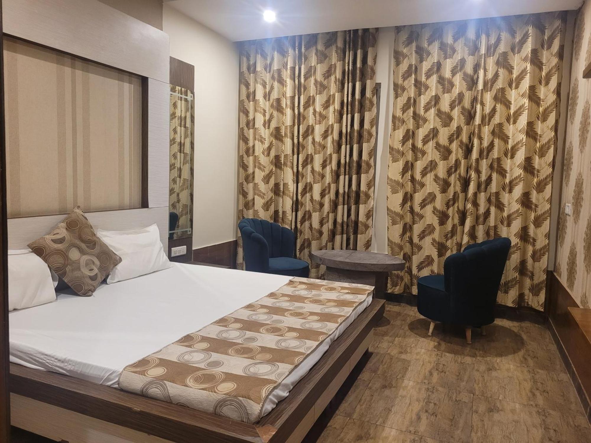 The Aura Grand Hotel & Banquet - A Unit Of Sitara Kollection Hotels Rohtak Екстер'єр фото